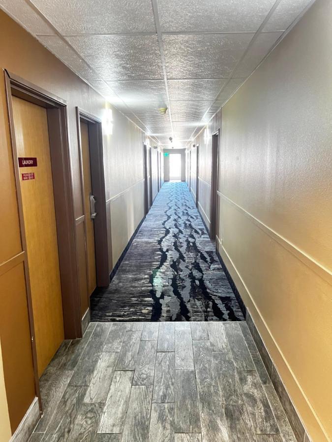 Designer Inn And Suites Toledo Exteriör bild