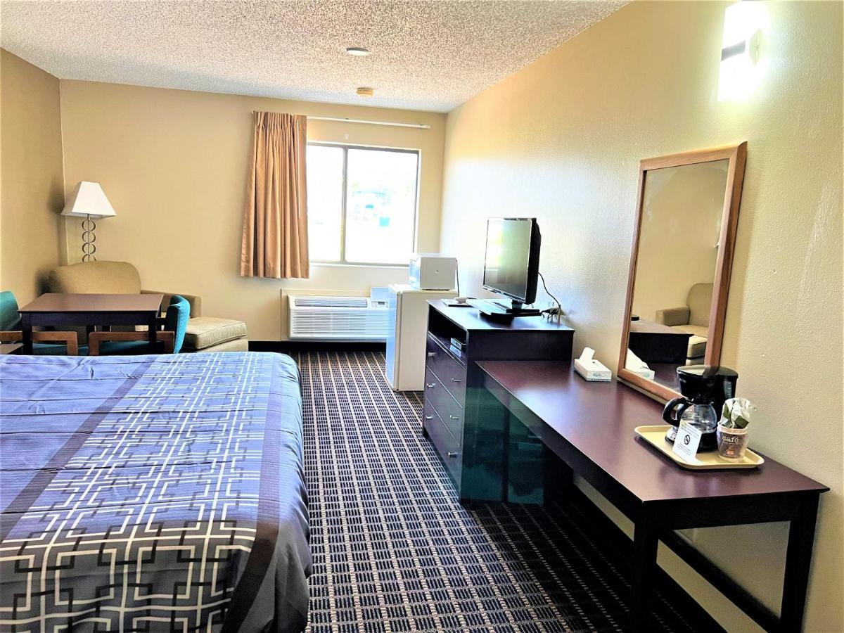 Designer Inn And Suites Toledo Exteriör bild