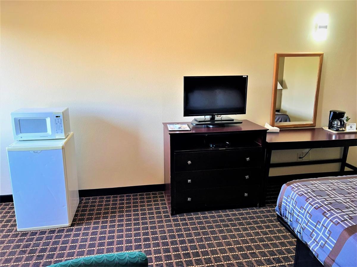 Designer Inn And Suites Toledo Exteriör bild