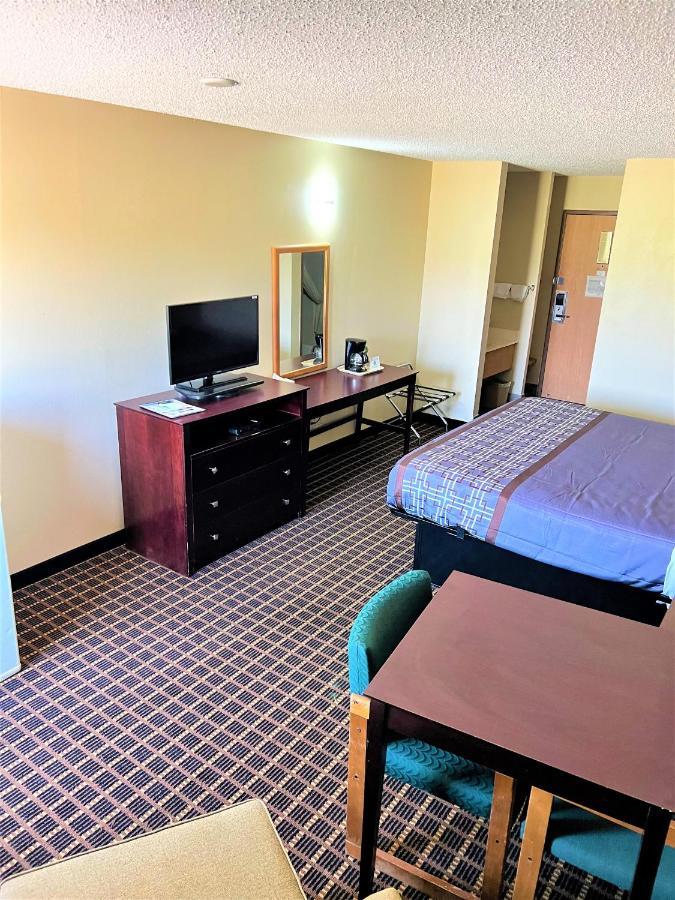 Designer Inn And Suites Toledo Exteriör bild